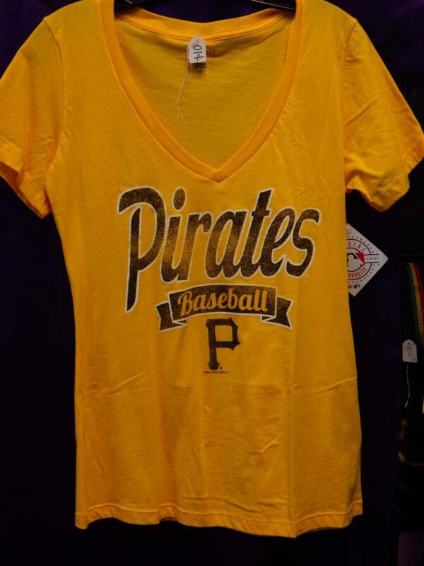 Medium Pittsburgh Pirates Baseball T-Shirt